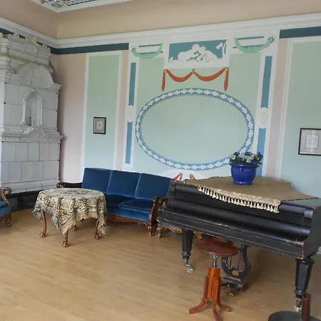 Проживание в семье Manor