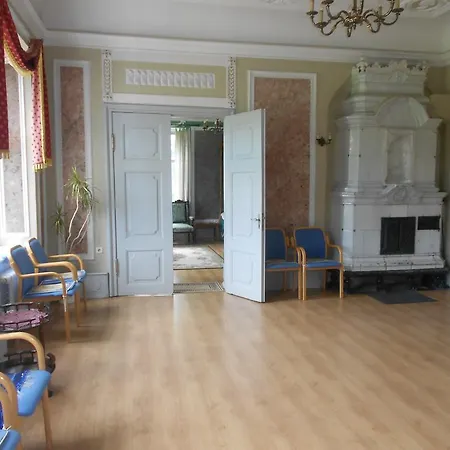 Проживание в семье Manor *