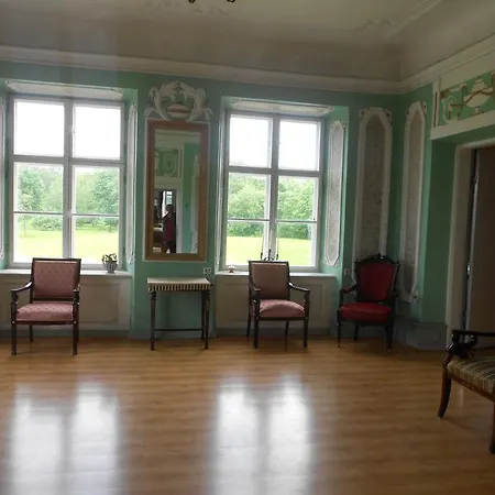 Manor Проживание в семье Сауэ