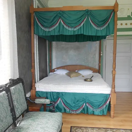 Проживание в семье Manor