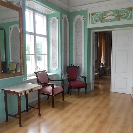 Проживание в семье Manor Сауэ