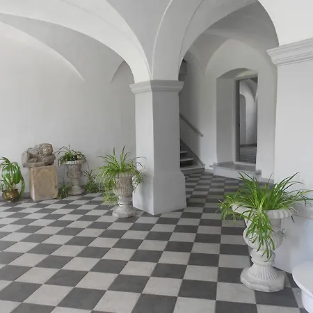 Проживание в семье Manor